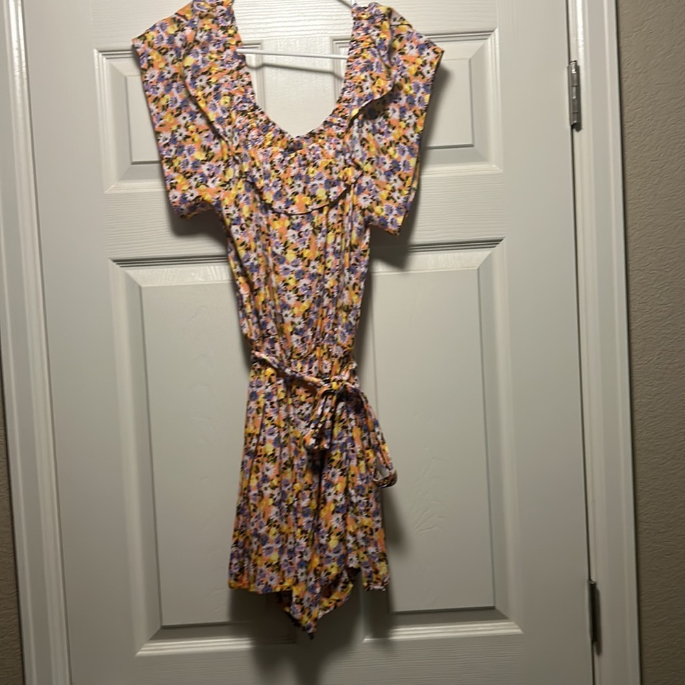 Lush Romper - Picture 2 of 3